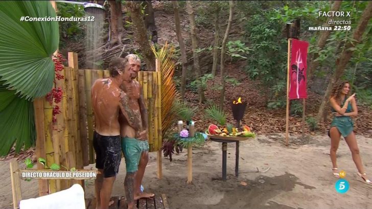 Gorka y Rubén suben la temperatura en 'Supervivientes' con su ducha semidesnudos