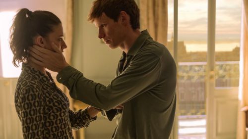 'Chacal': SkyShowtime renueva la serie de Eddie Redmayne y Úrsula Corberó sin haber estrenado la primera temporada