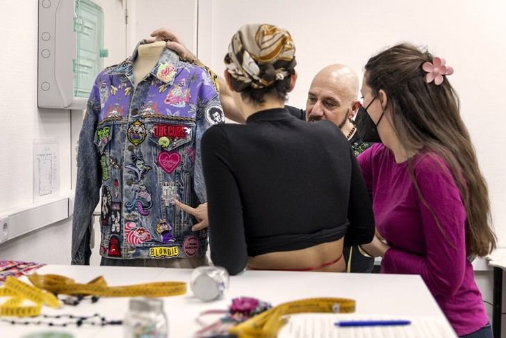 Curso de upcycling en la UCM impulsa la moda sostenible